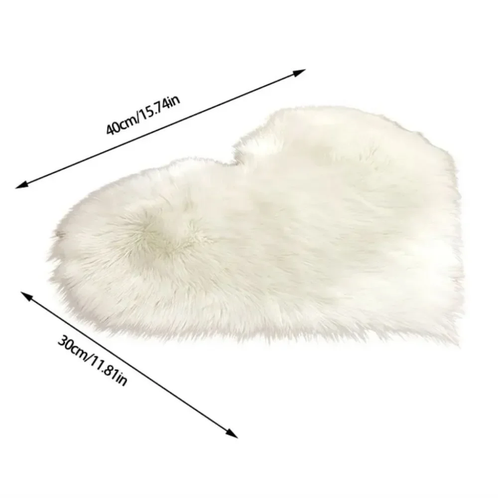 NWOT Faux Fur Heart Shaped Rug 😍
